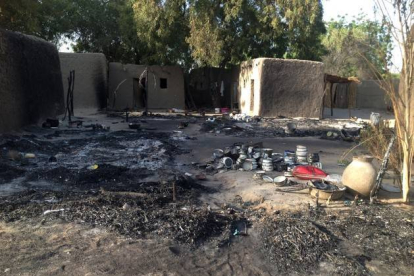 Casas arrasadas tras un ataque de Boko Haram en Camerún, el pasado 13 de febrero.-Foto: AFP