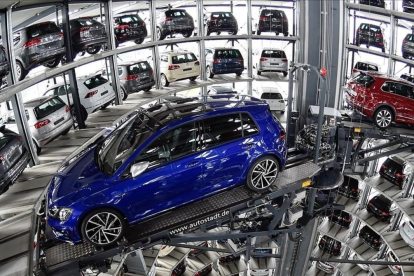 Vehículos de Volkswagen en la sede central del grupo en Wolfsburg.-REUTERS