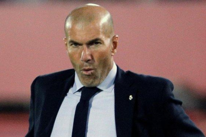 Zidane, durante el Mallorca-Madrid en Son Moix.-EFE / JUAN CARLOS CÁRDENAS