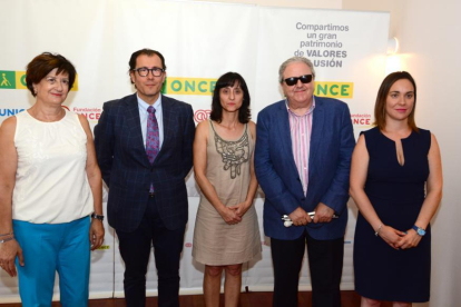 María Morales, nueva responsable de la ONCE en Soria, en el centro de la imagen-A. Martínez