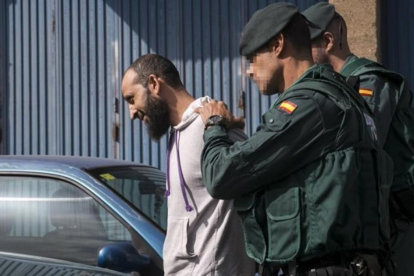El presunto yihadista detenido el domingo en el aeropuerto de Adolfo Suarez Madrid-Barajas.-EFE