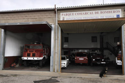 Estado actual del parque comarcal de bomberos de Almazán. / VALENTÍN GUISANDE-