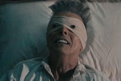 David Bowie, en el videoclip de 'Lazarus'.-