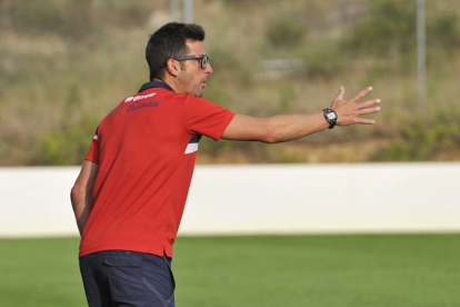 El entrenador del Numancia B, Juan Carlos Moreno.-VALENTÍN GUISANDE