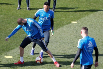 Los jugadores del Madrid durante un entrenamiento de la pasada semana.-EFE