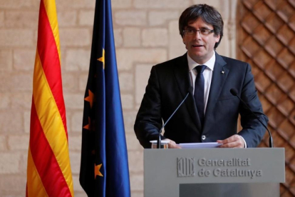 El president Carles Puigdemont, durante su comparecencia en el Palau de la Generalitat.-YVES HERMAN