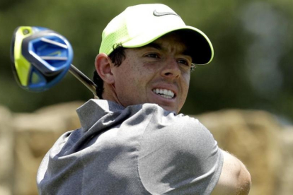El golfista Rory McIlroy durante la segunda ronda del US Open en el Oakmont Country Club (EEUU)-CHARLIE RIEDEL / AP