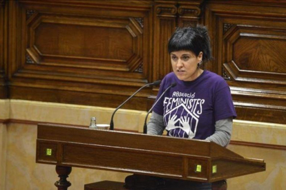 La diputada de la CUP, Anna Gabriel, en el Parlament.-FERRAN SENDRA
