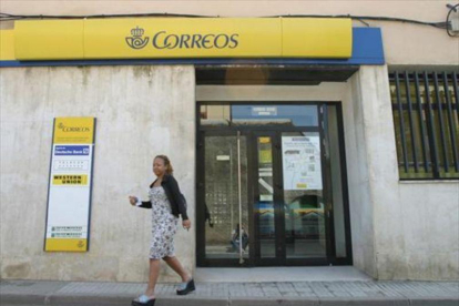 Oficina de Correos en la localidad de Calella (Maresme).-JOSEP GARCIA