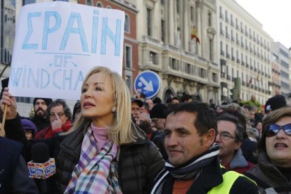Carmen Lomana, en una manifestación de Podemos, en enero de este año en Madrid.-AGUSTÍN CATALÁN