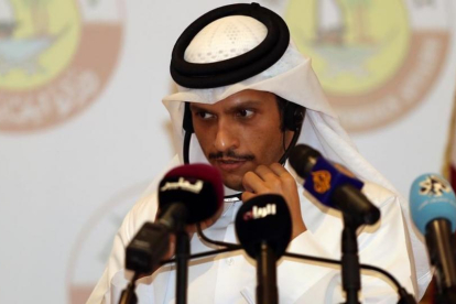 El ministro de Exteriores qatarí, Mohamed bin Abderrahman Al Thani, en una rueda de prensa, este martes.-AFP / KARIM JAAFAR