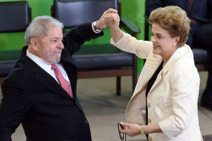 Lula asegura ser víctima de una persecución judicial y política.-AFP