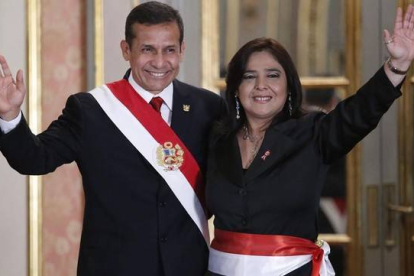Humala junto a Ana Jara, en la ceremonia de juramento de la primera ministra peruana, el 22 de julio en Lima.-Foto: AFP