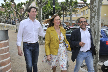 Mínguez, Barcones y Rey acceden juntos a la Casa del Pueblo.-MARIO TEJEDOR