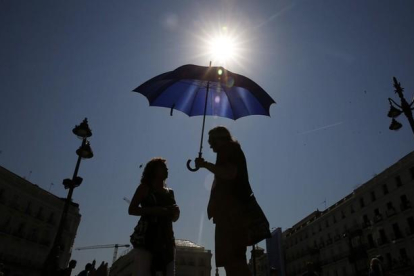 Vista de la Puerta del Sol de Madrid, bajo el intenso calor.-JUAN CARLOS HIDALGO/EFE
