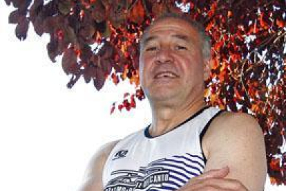 José Ángel Martínez Ortega correrá este sábado su trigésimo cuarta Media Maratón de Soria.-MARIO TEJEDOR