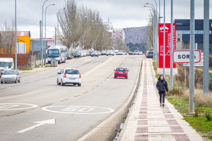 La avenida de Valladolid, en su entrada a Soria desde la rotonda del Caballo Blanco. MARIO TEJEDOR