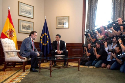 Mariano Rajoy y Pedro Sánchez durante su primera reunión tras el 26-J, en el Congreso de los Diputados.-DAVID CASTRO