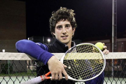 Víctor Boillos, en las pistas de tenis del polideportivo Fuente del Rey.-LUIS ÁNGEL TEJEDOR