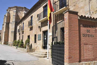 Instalaciones de Defensa en Santa Clara, con la nave de la antigua iglesia al fondo.-Valentín Guisande