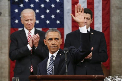 Obama saluda tras pronunciar su último discurso del estado de la unión, este martes en el Capitolio.-EFE / EVAN VUCCI