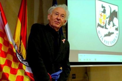 Albert Boadella, caracterizado como presidente de Tabarnia, en una rueda de prensa en Madrid.-JUAN MANUEL PRATS