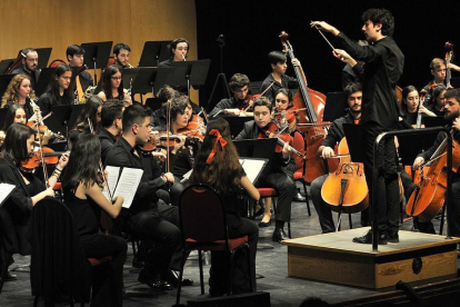 El soriano Alejandro Puerta condujo a la Orquesta de la Universidad Politécnica de Madrid-Valentín Guisande