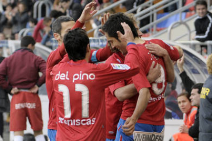 Los rojillos celebran el gol de Íñigo Vélez / U. Sierra-