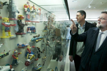 Mariano Rajoy y Xavier García Albiol en el Museu del Joguet de Figueres.-TAREK (PP)