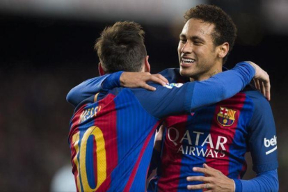 Messi y Neymar celebrando el primer gol del argentino al Celta en el Camp Nou.-JORDI COTRINA