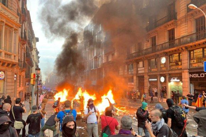 Disturbios en Via Laietana.-FERRAN NADEU