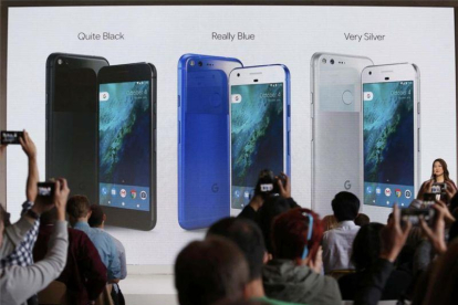 Presentación del móvil Pixel de Google.-REUTERS / BECK DIEFENBACH
