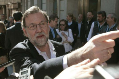 Rajoy visita Pontevedra, la ciudad donde fue concejal y de la que fue declarado persona 'non grata'.-EFE