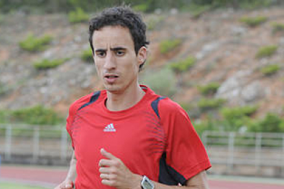 Manuel Olmedo durante un entrenamiento en Soria. / VALENTÍN GUISANDE-