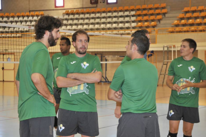 El Río Duero de Sevillano estrena hoy la serie del choques de preparación.-Valentín Guisande