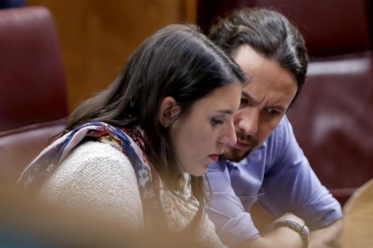 La portavoz parlamentaria en el Congreso, Irene Montero, y el secretario general, Pablo Iglesias, el pasado 21 de mayo, en el Congreso.-EFE / JAVIER LIZON
