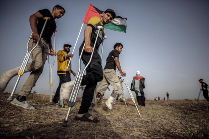 Palestinos heridos protestan en Gaza el pasado día 25.-MOHAMMED SABER (EFE)