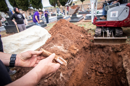 Trabajos de búsqueda de restos de asesinados y enterrados en el cementerio de Las Casas en la Guerra Civil.-GONZALO MONTESEGURO