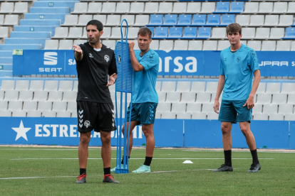Corrus da indicaciones en un entrenamiento del Sabadell. HDS