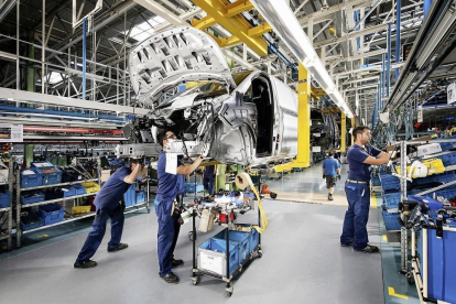 La industria automovilística pierde 5.100 empleos y acumula dos trimestres de caídas-- EUROPA PRESS