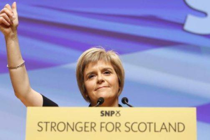 Nicola Sturgeon durante la conferencia de su partido.-Foto: REUTERS / CATHALN MCNANGHTON
