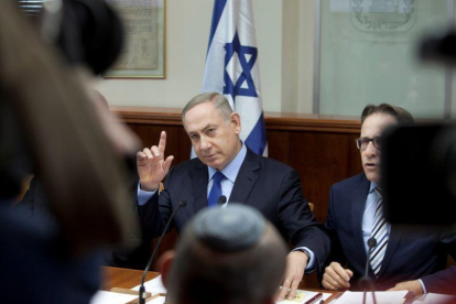 El primer ministro israelí Benjamin Netanyahu durante el Consejo de Ministros en Jerusalén el 25 de diciembre.-DAN BALILTY / REUTERS