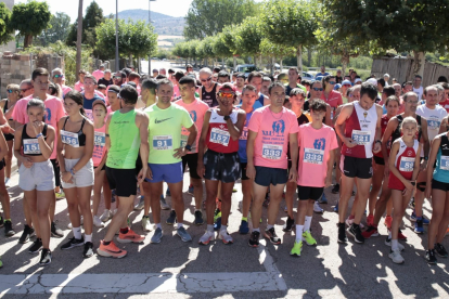 Un total de 300 corredores participaron en la cita pinariega. GONZALO MONTESEGURO