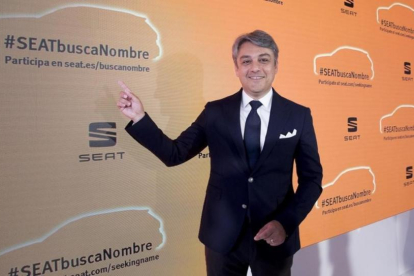 El presidente de Seat, Luca de Meo, en la presentacion de la campaña para elegir el nombre del nuevo SUV.-FERRAN NADEU