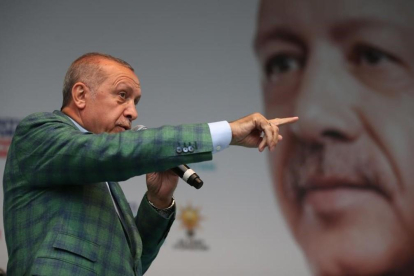 El presidente turco, Recep Tayyip Erdogan, durante un mitin en Estambul.-ERDHEM SAHIN