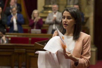 Inés Arrimadas en el Parlament.-ALBERT BERTRAN