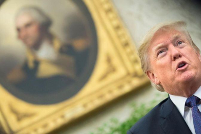 Donald Trump, en el Despacho Oval.-EFE / KEVIN DIETSCH