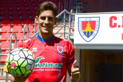 Alex Alegría fue presentado ayer como uno de los refuerzos del Numancia para el próximo ejercicio.-Álvaro Martínez