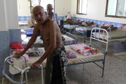 Ancianos del asilo que han sobrevivido al ataque armado.-AFP / CIUDAD DEL VATICANO
