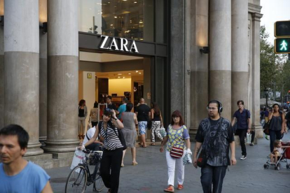 Una tienda de Zara.-